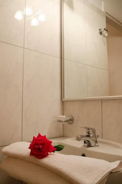 Athos Hotel Нідрі Екстер'єр фото